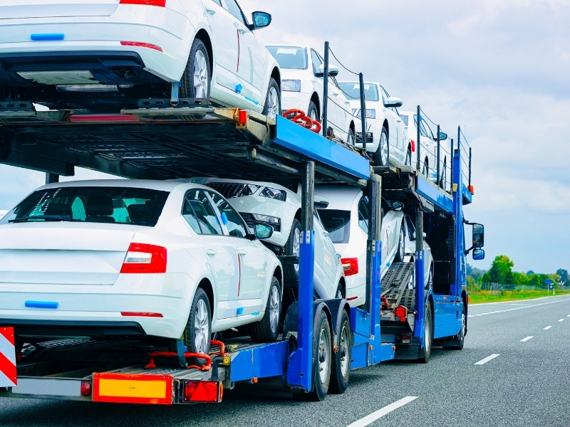 A legtöbb árverés képes az autó/autócsomag szállítására egy szállító cég segítségével.