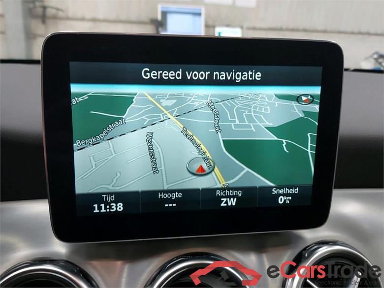 Mercedes GLA 180 d AMG Pano LED-Xenon Command Navi Sport-Leather-Alcantara KeylessGo Klima PDC ... #4