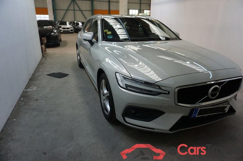 Volvo V60 ´18 V60 Kombi  Momentum 2.0  140KW  AT8  E6dT #1