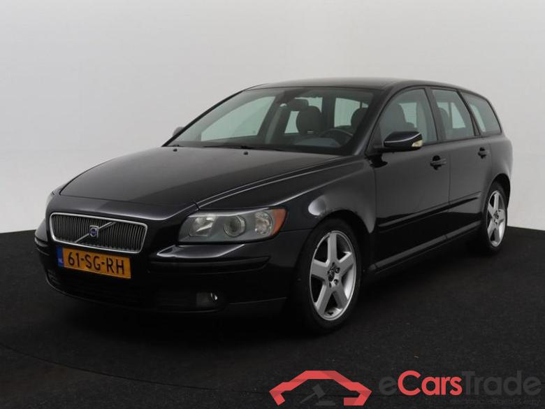 VOLVO v50 2.0D Momentum #1