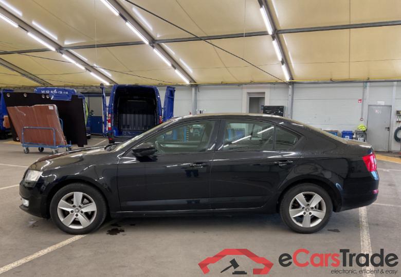 Skoda Octavia 1.6 TDi Navi Klima PDC ... #4