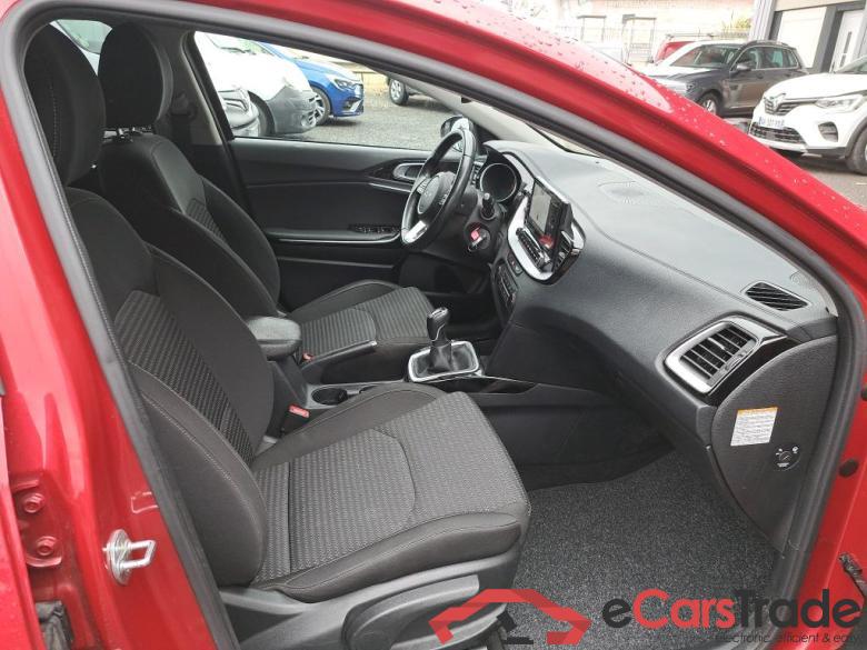 KIA ceed SW / 2021 / 5P / Break 1.6 CRDI 136 IBVM6 MHEV ACTIVE BUS SW #6
