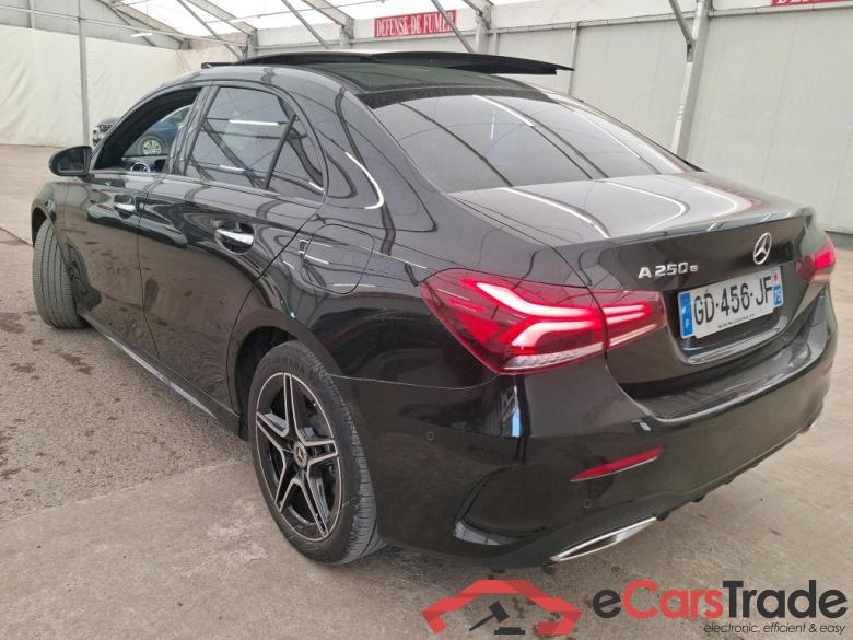 Mercedes A 250 e AMG Line 8G-DCT MERCEDES-BENZ Classe A Berline / 2018 / 4P / Berline A 250 e AMG Line 8G-DCT #2