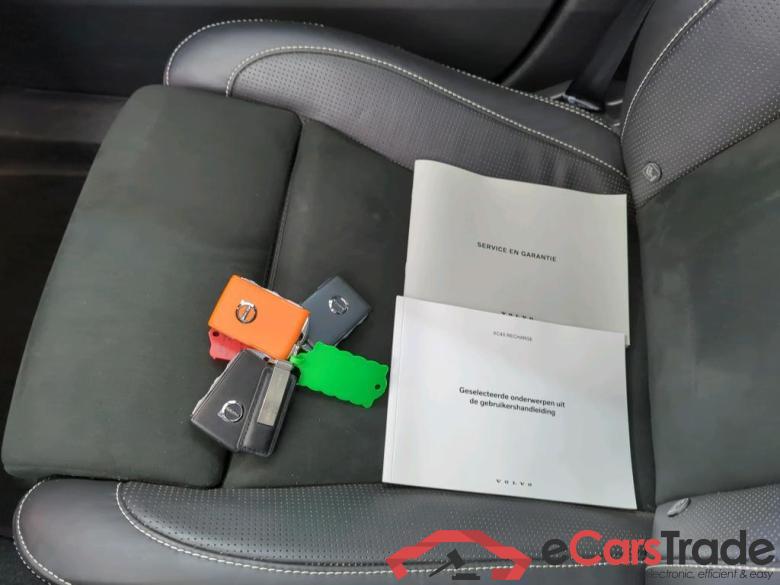 Volvo XC40 '17 Volvo XC40 Recharge P8 AWD R-Design 5d #4