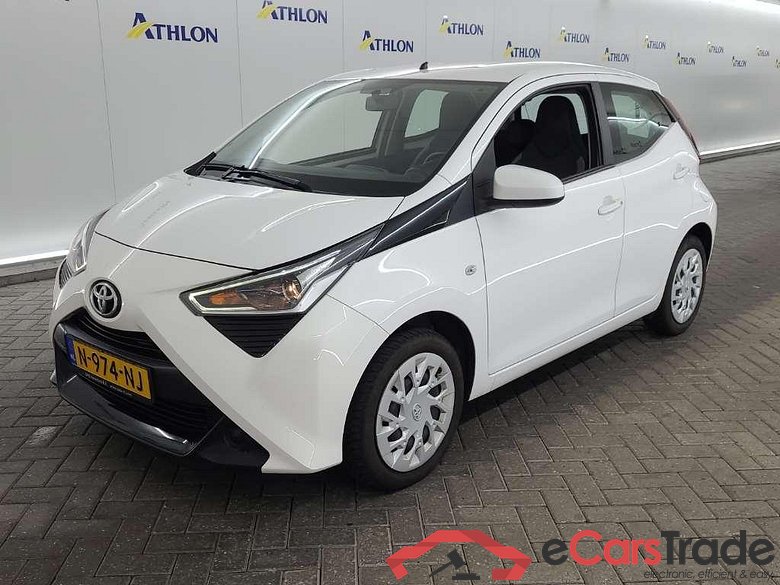 TOYOTA Aygo 1.0 VVT-i x-play 5D 53kW #1