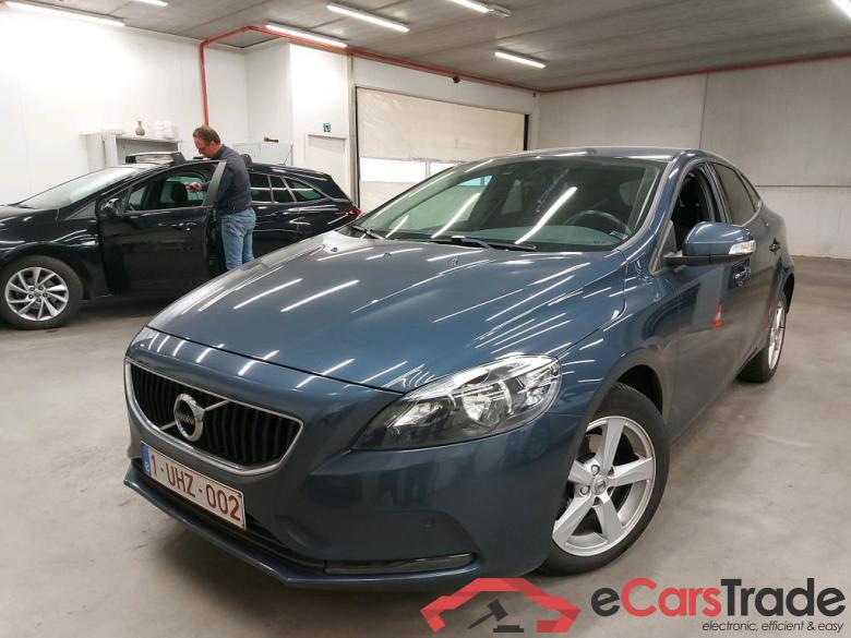VOLVO - VOL V40 D2 120PK Kinetic Eco Pack Professional & Winter & Climate Comfort & PDC Front & Rear #1