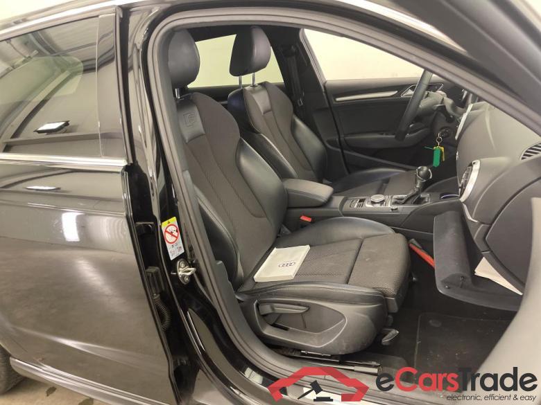 Audi A3 Sportback 12-19 Audi A3 Sportback 35 TFSI S tronic Advance Sport 5d #3