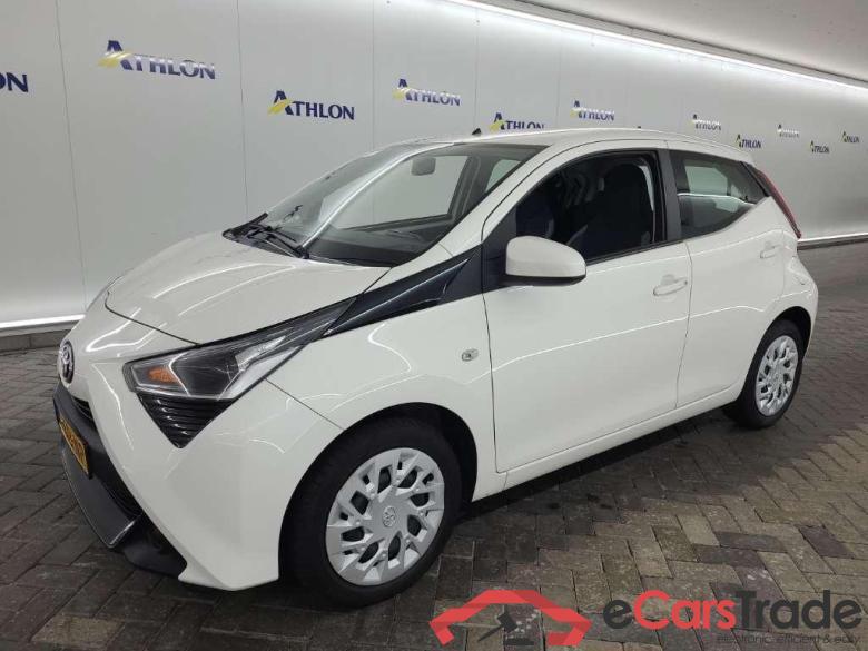 TOYOTA Aygo 1.0 VVT-i x-play 5D 53kW #1