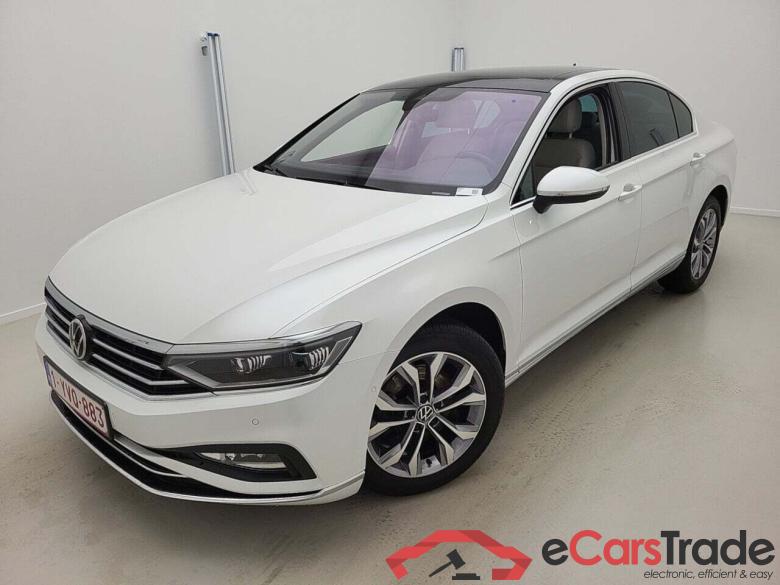 Volkswagen Passat 2.0 TDI Elegance Pano LED-Matrix Virtual Navi Leather KeylessGo Camera Klima PDC ... #1