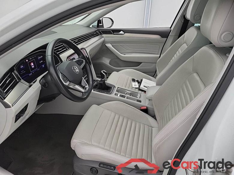 Volkswagen Passat 2.0 TDI Elegance Pano LED-Matrix Virtual Navi Leather KeylessGo Camera Klima PDC ... #5