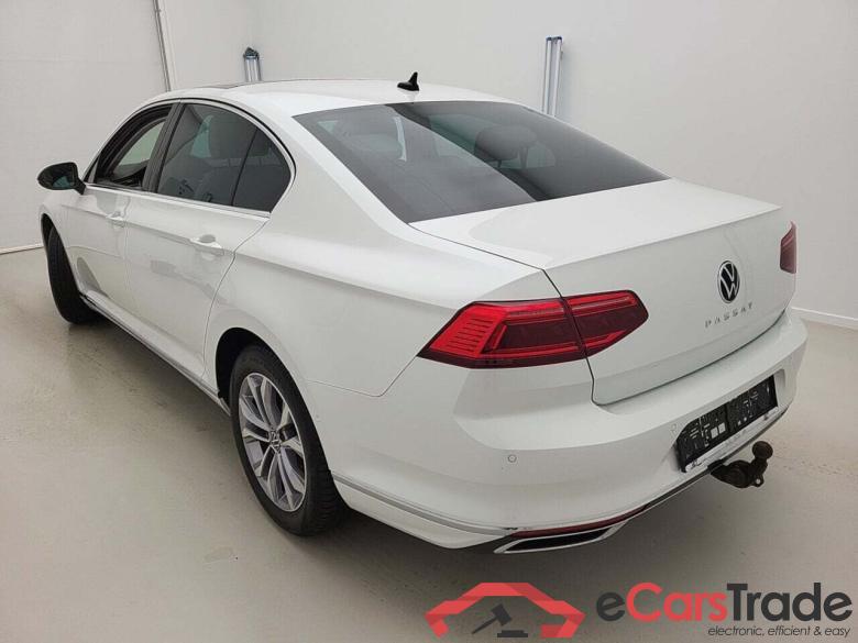 Volkswagen Passat 2.0 TDI Elegance Pano LED-Matrix Virtual Navi Leather KeylessGo Camera Klima PDC ... #4