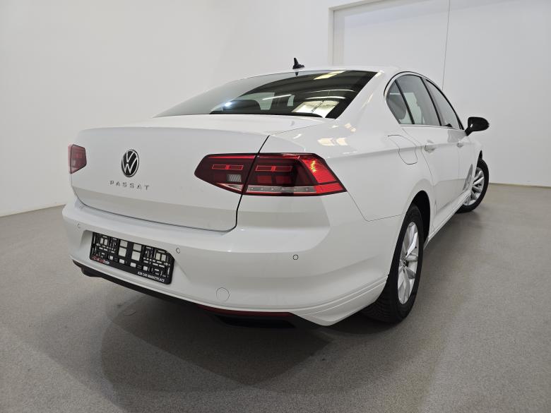 Volkswagen Passat 2.0 TDI Comfortline Aut. LED Navi Sport-Seats KeylessGo Klima PDC ... #4