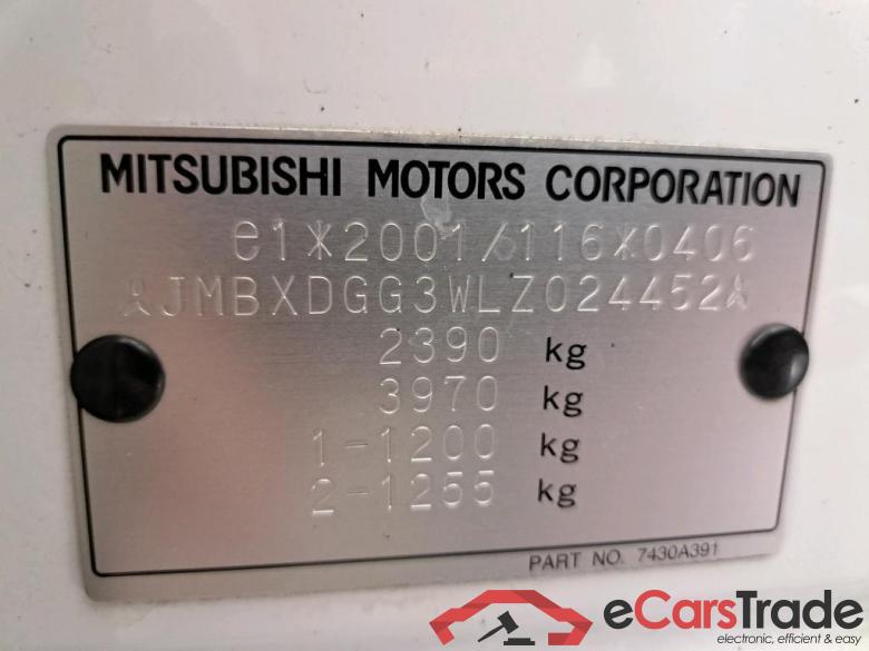 Mitsubishi Outlander '15 Mitsubishi Outlander PHEV Pure 5d #6