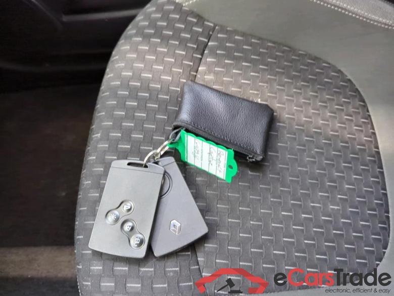 Renault Captur 17-19 Renault Captur Energy TCe 90 Intens 5d #4
