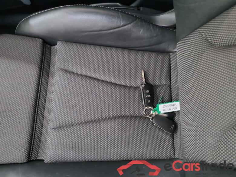 Audi A3 Limousine 12-19 Audi A3 Limousine 35 TFSI S tronic sport S line Edition 4d #4