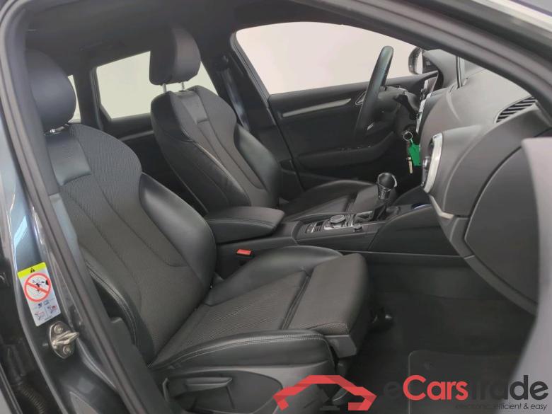 Audi A3 Sportback 12-19 Audi A3 Sportback 35 TFSI S tronic sport S Line Edition 5d #3
