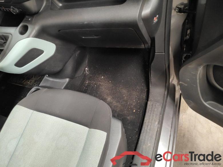 Citroën Berlingo Multispace 1.2 PureTech 110 MAN6 S&S Live M 5d #6