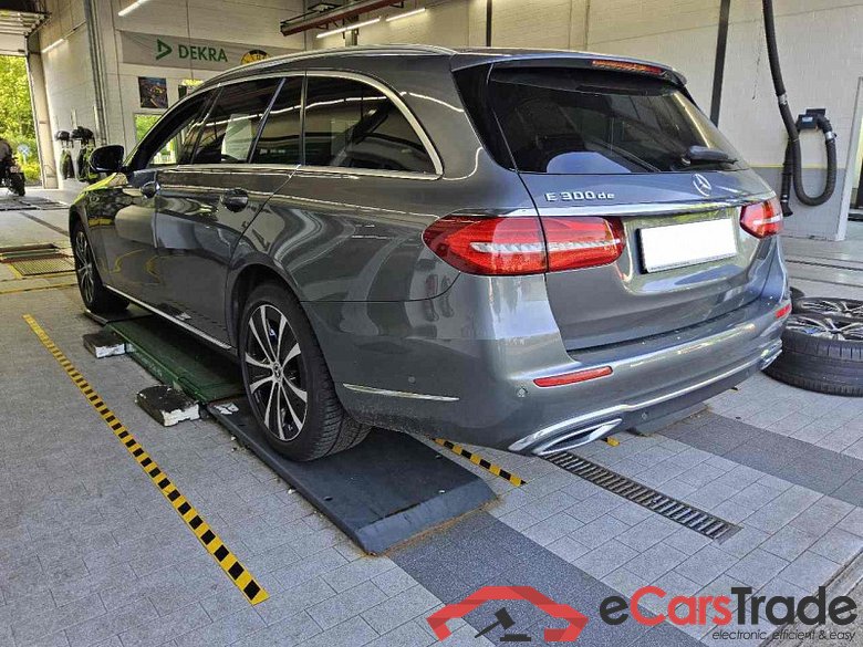Mercedes-Benz E -Klasse T-Modell (BM 213)(06.2016->) DE - Kb5 E 300 de EU6d-T, T de Exclusive (EURO 6d-TEMP), 2018 - 2020 #4