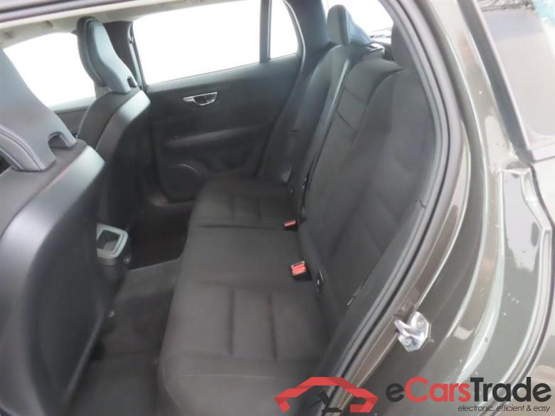 VOLVO V60 2.0 B3 Momentum #6