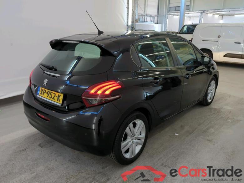 Peugeot 208 11-18 Peugeot 208 Signature 1.2 PureTech 82 5d #2