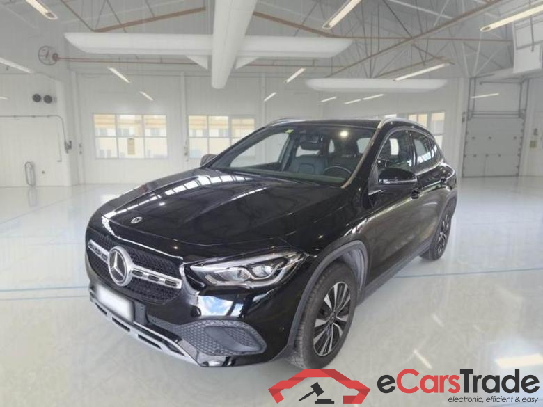Mercedes 10 MERCEDES-BENZ GLA / 2020 / 5P / CROSSOVER GLA 200 D AUTOMATIC SPORT