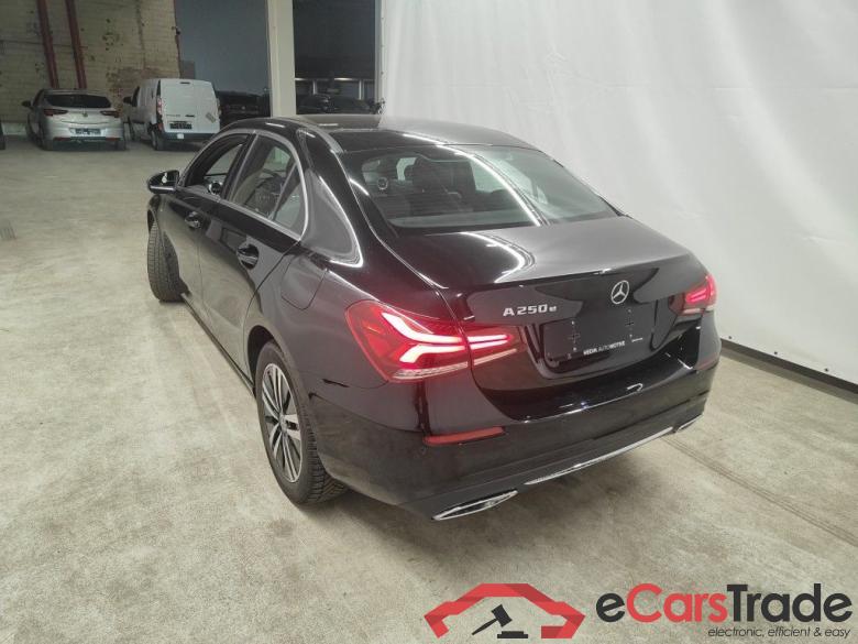Mercedes-Benz A-Klasse Limousine A 250e Business Solution 4d #3