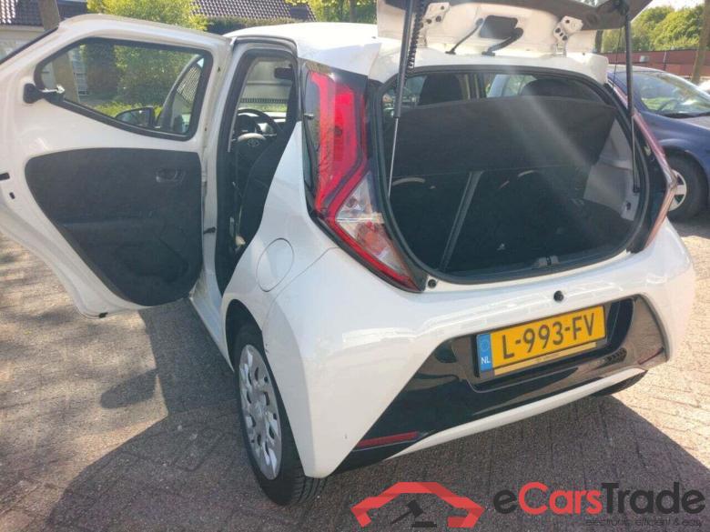 TOYOTA Aygo 1.0 VVT-i x-play #3