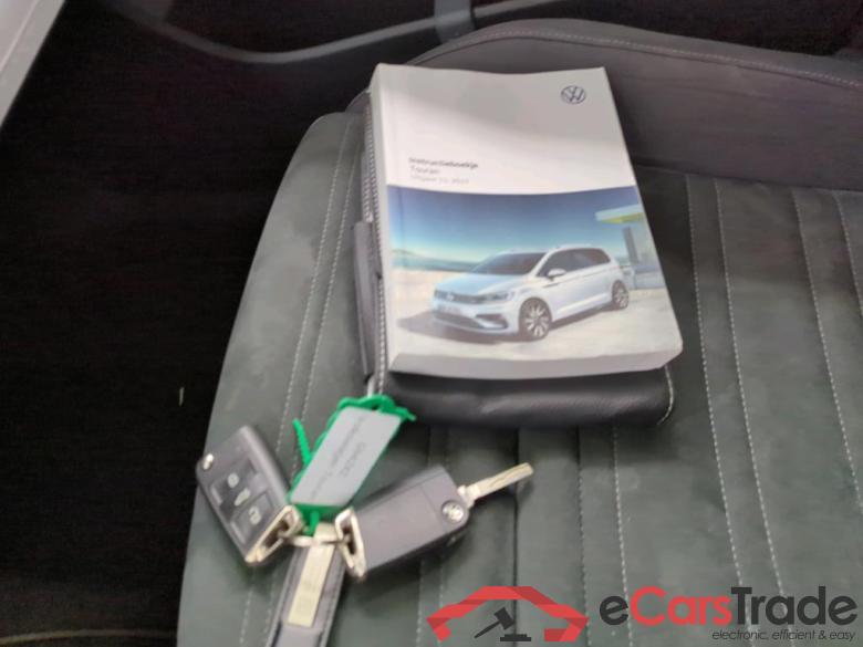 Volkswagen Touran '15 Volkswagen Touran 1.5 TSI 110kW Highline Busines R 5d #4
