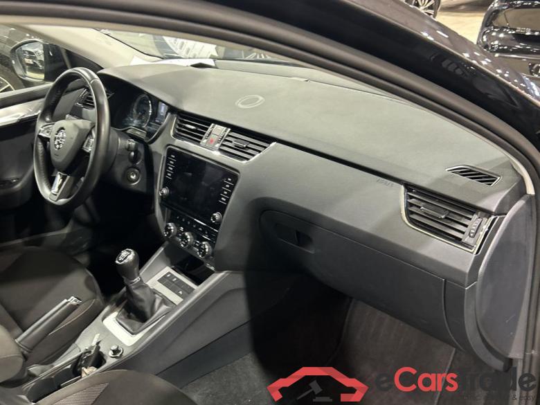 SKODA OCTAVIA COMBI - 2017 1.0 TSI Ambition #5