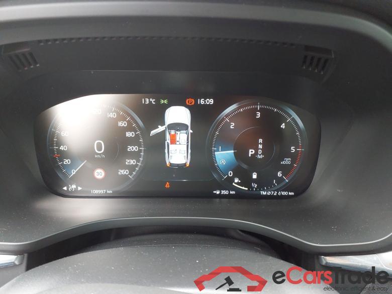VOLVO XC60 2.0 B4 Momentum Pro #4