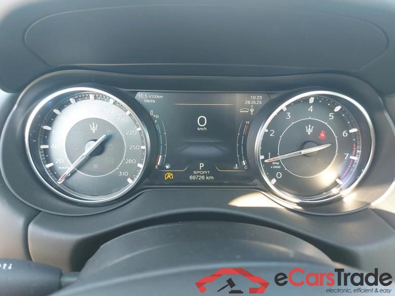 Maserati GT L4 330CV Hybrid-Gasolina AWD MASERATI Levante / 2016 / 5P / todoterreno GT L4 330CV Hybrid-Gasolina AWD #4