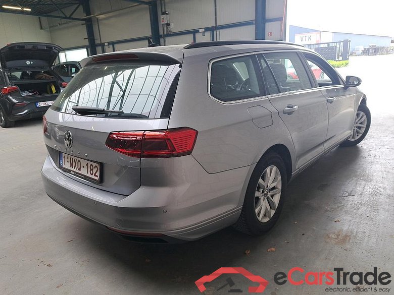 Volkswagen Passat Variant 1.6 TDI Aut. Pano LED-Matrix Navi KeylessGo Klima PDC ... #2