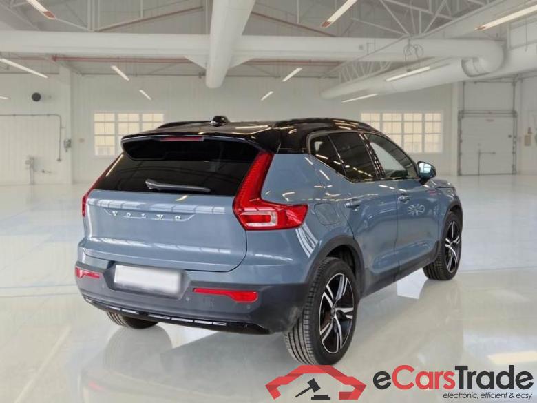 Volvo 234 VOLVO XC40 / 2017 / 5P / SUV T4 PLUG-IN HYBRID AUTO RECHARGE R-DESIGN #2