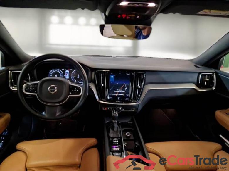 Volvo 124 VOLVO V60 / 2018 / 5P / STATION WAGON D3 GEARTRONIC INSCRIPTION #3