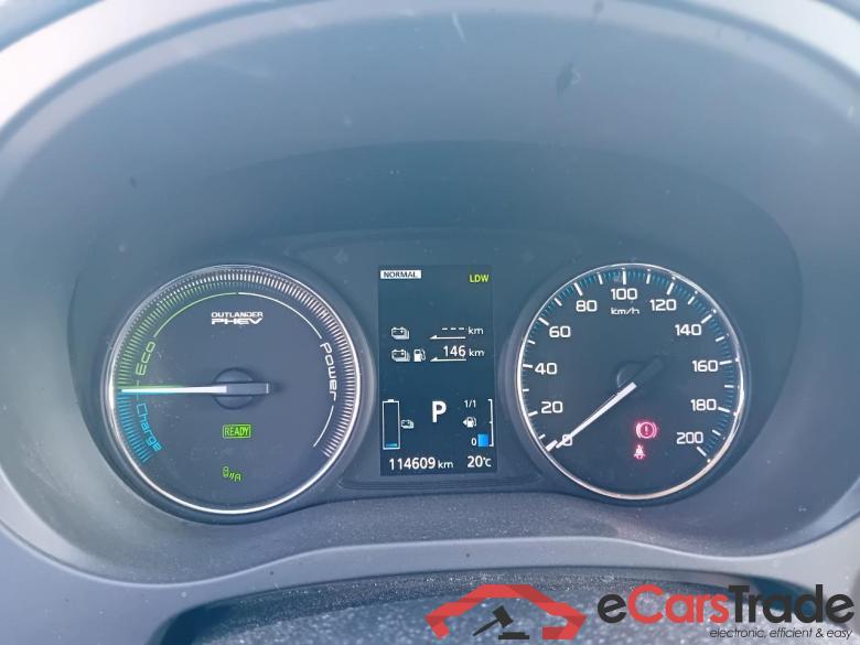 Mitsubishi 2.0 PHEV Kaiteki Auto 4WD MITSUBISHI OUTLANDER 5p 3G todoterreno 2.0 PHEV Kaiteki Auto 4WD #4