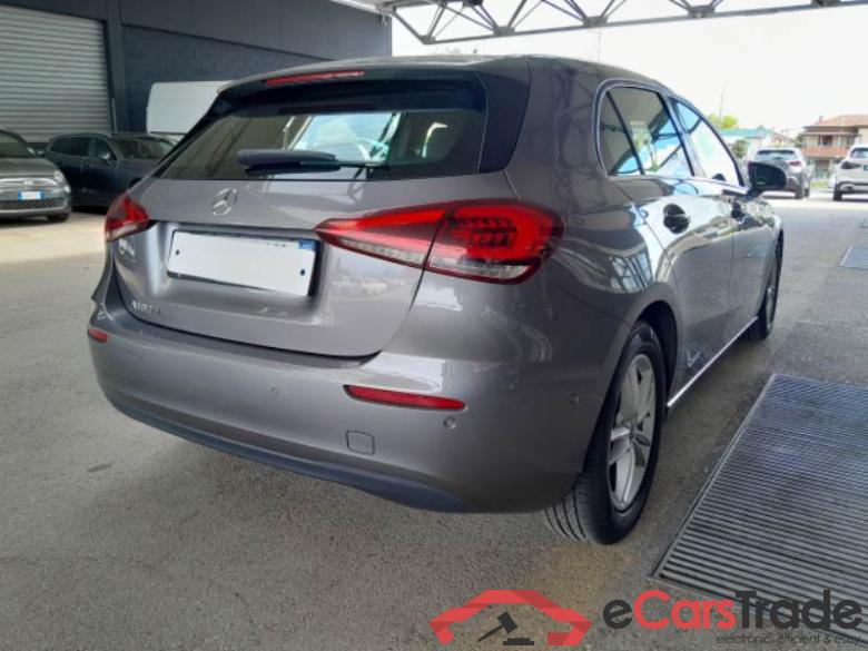 Mercedes 17 MERCEDES-BENZ CLASSE A / 2018 / 5P / BERLINA A 180 D AUTOMATIC BUSINESS EXTRA #2