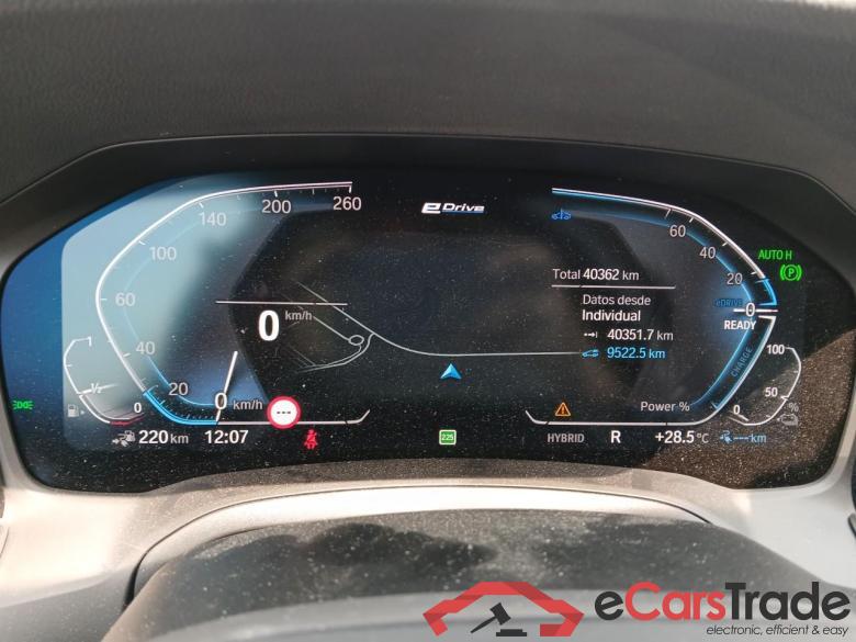 BMW 330e xDrive Touring BMW Serie 3 / 2019 / 5P / familiar 330e xDrive Touring #4