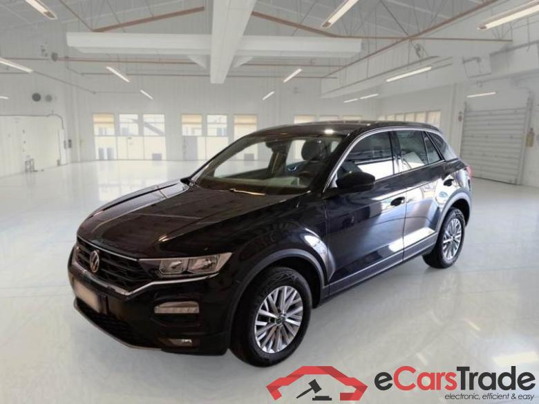 Volkswagen 49 VOLKSWAGEN T-ROC / 2017 / 5P / SUV 1.5 TSI ACT BUSINESS DSG #1