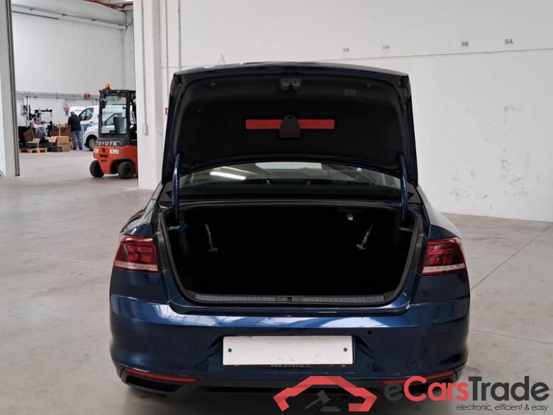 Volkswagen 3 VOLKSWAGEN PASSAT / 2019 / 4P / BERLINA 1.6 TDI SCR 88KW BUSINESS BMT DSG #5