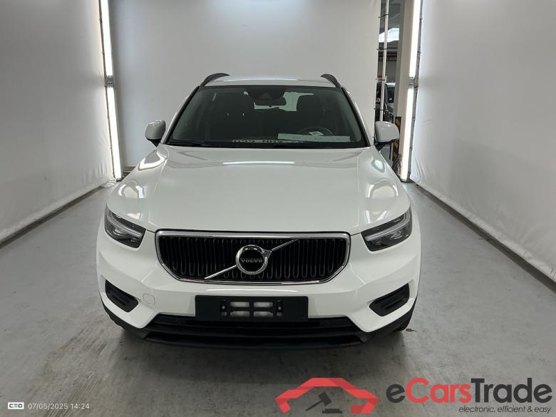 VOLVO XC40 1.5 T2 MOMENTUM CORE #1