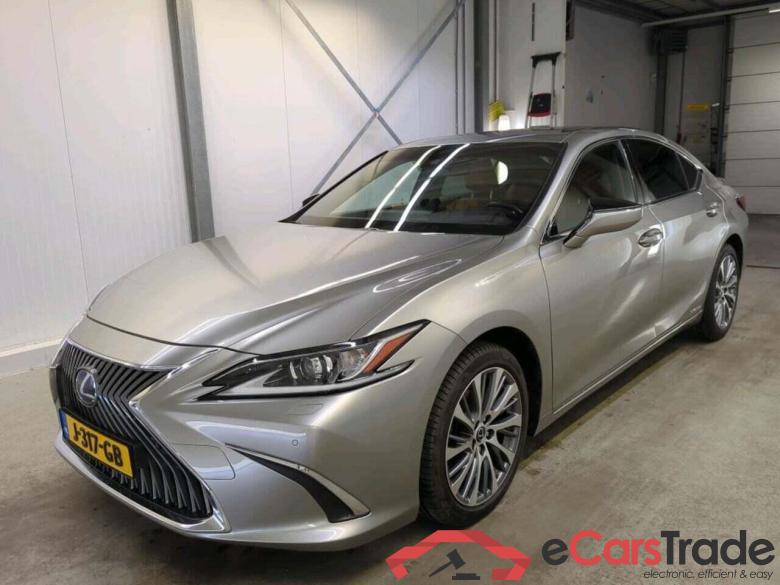 Lexus ES 300h Luxury Line #1