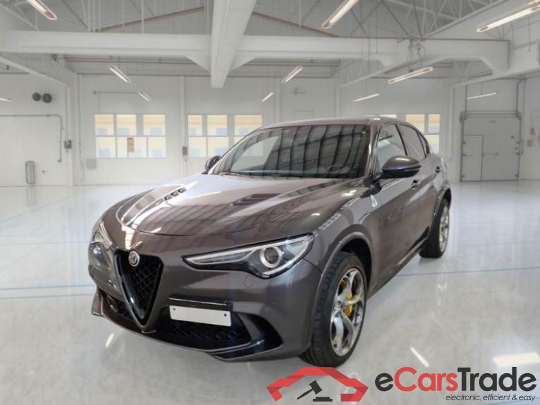 AlfaRomeo 68 ALFA ROMEO STELVIO / 2017 / 5P / SUV 2.9 V6 510CV QUADRIFOGLIO AT8 Q4 #1