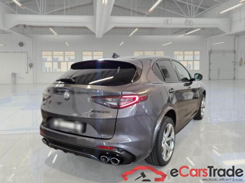 AlfaRomeo 68 ALFA ROMEO STELVIO / 2017 / 5P / SUV 2.9 V6 510CV QUADRIFOGLIO AT8 Q4 #2