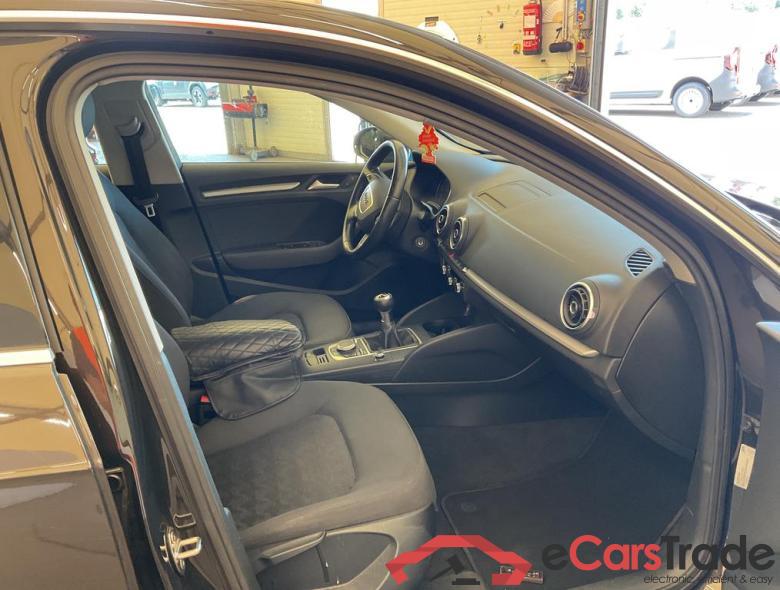 AUDI A3 Sportback Audi A3 Sportback Attraction 1.6 TDI ultra  81(110) kW(ch) 6 vitesses #4