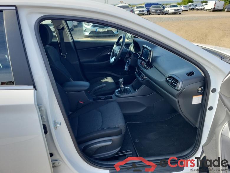 Hyundai  i30  cw (PD)(2017->) i30 1.5T-GDI 118 Smart 5d #6