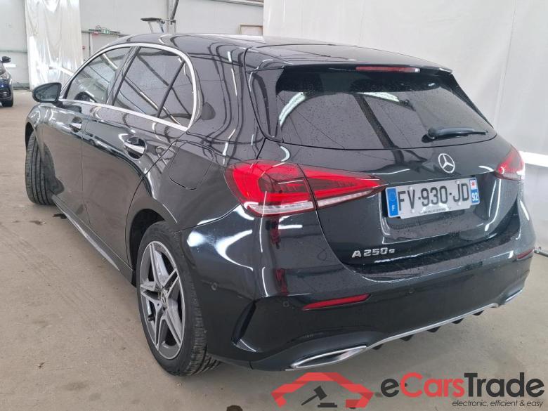 Mercedes A 250 e AMG Line 8G-DCT MERCEDES-BENZ Classe A Compact / 2018 / 5P / Berline A 250 e AMG Line 8G-DCT #2