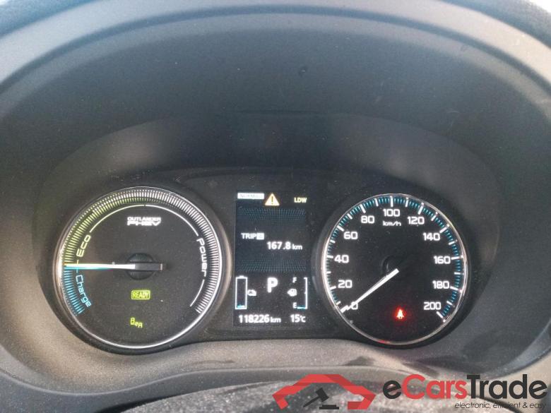 Mitsubishi 2.0 PHEV Kaiteki Auto 4WD MITSUBISHI OUTLANDER 5p 3G todoterreno 2.0 PHEV Kaiteki Auto 4WD #4