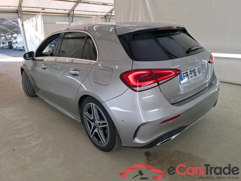 Mercedes A 250 AMG Line 4Matic MERCEDES-BENZ Classe A Compact / 2018 / 5P / Berline A 250 AMG Line 4Matic #2