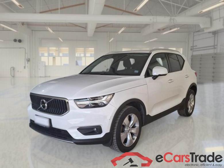 Volvo 175 VOLVO XC40 / 2017 / 5P / SUV D3 MOMENTUM PRO #1