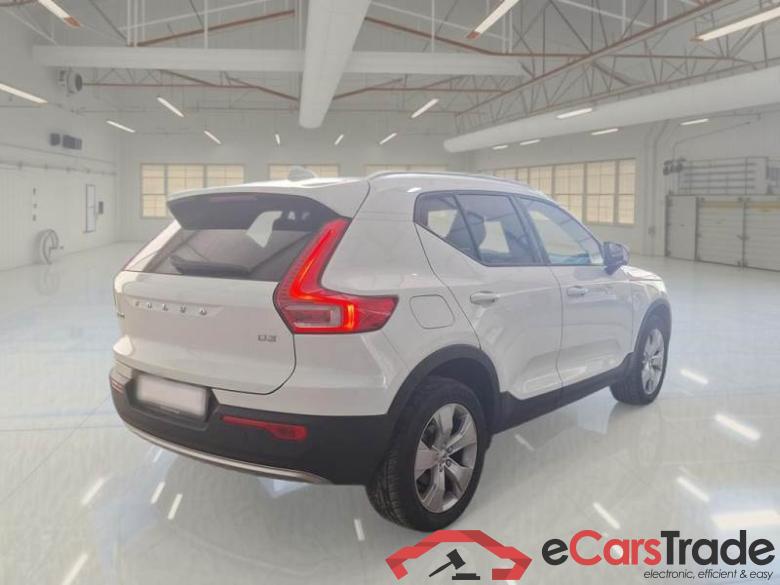Volvo 175 VOLVO XC40 / 2017 / 5P / SUV D3 MOMENTUM PRO #2